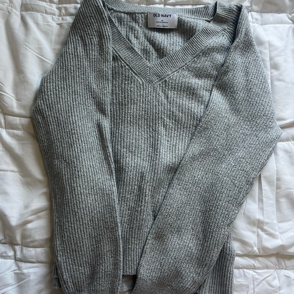 Old Navy Women's V-Neck Sweater in Gray